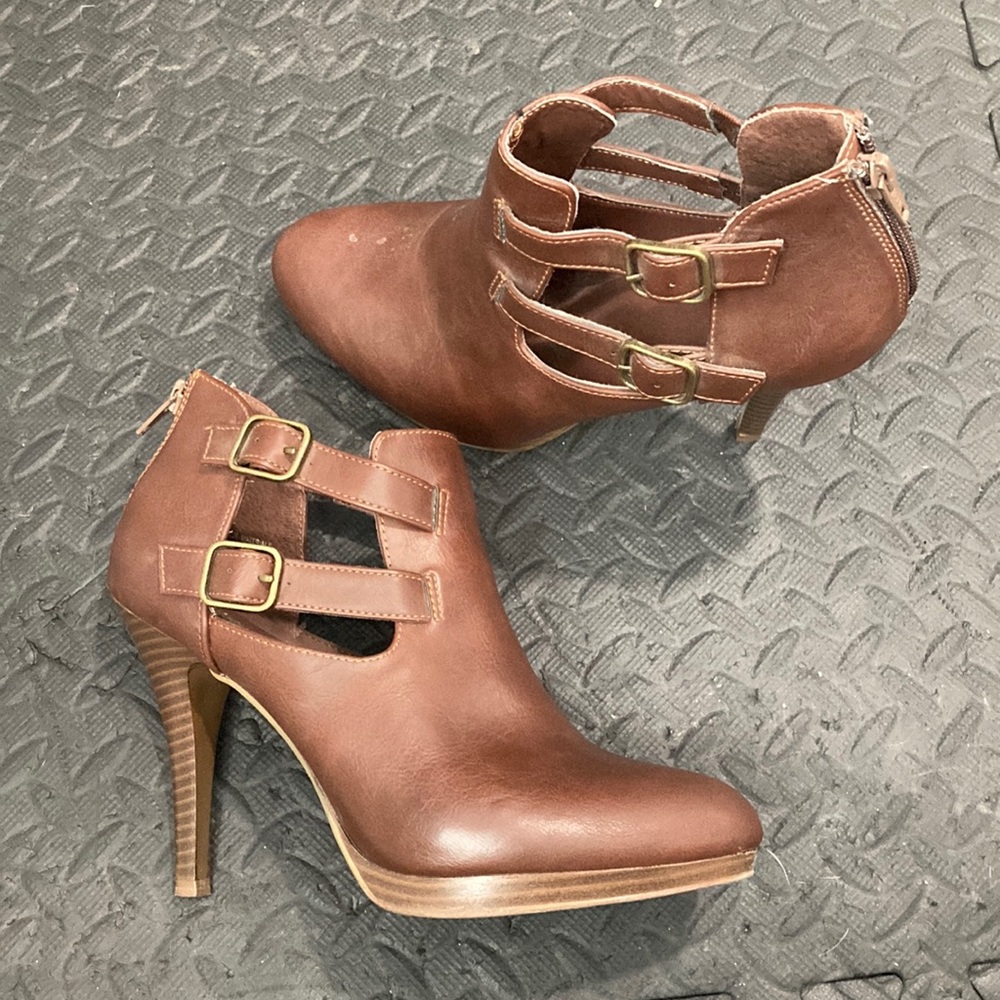 Style & Co brown heeled booties